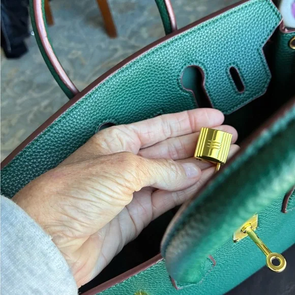 Chic Green Satchel Bag - Picture 7 of 10